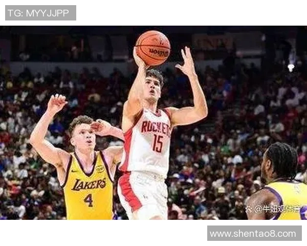 勇士与火箭激战正酣NBA季后赛精彩对决引发球迷热议